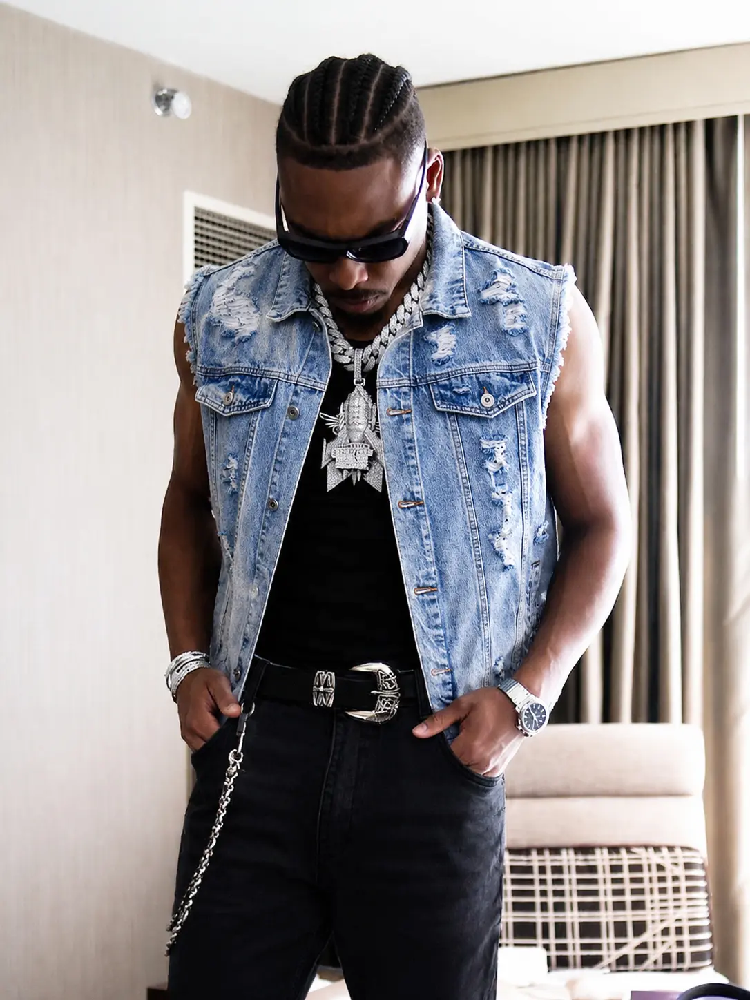 Mens Distressed Denim Vest Sleeveless Jean Jacket Ripped Washed Trucker Vest Casual Streetwear Layering Top Button Front Frayed Armhole Vintage Hip Hop Western Motorcycle Outfit Lightweight Summer Club Festival Vest for Men Women Everyday Party Wear Style