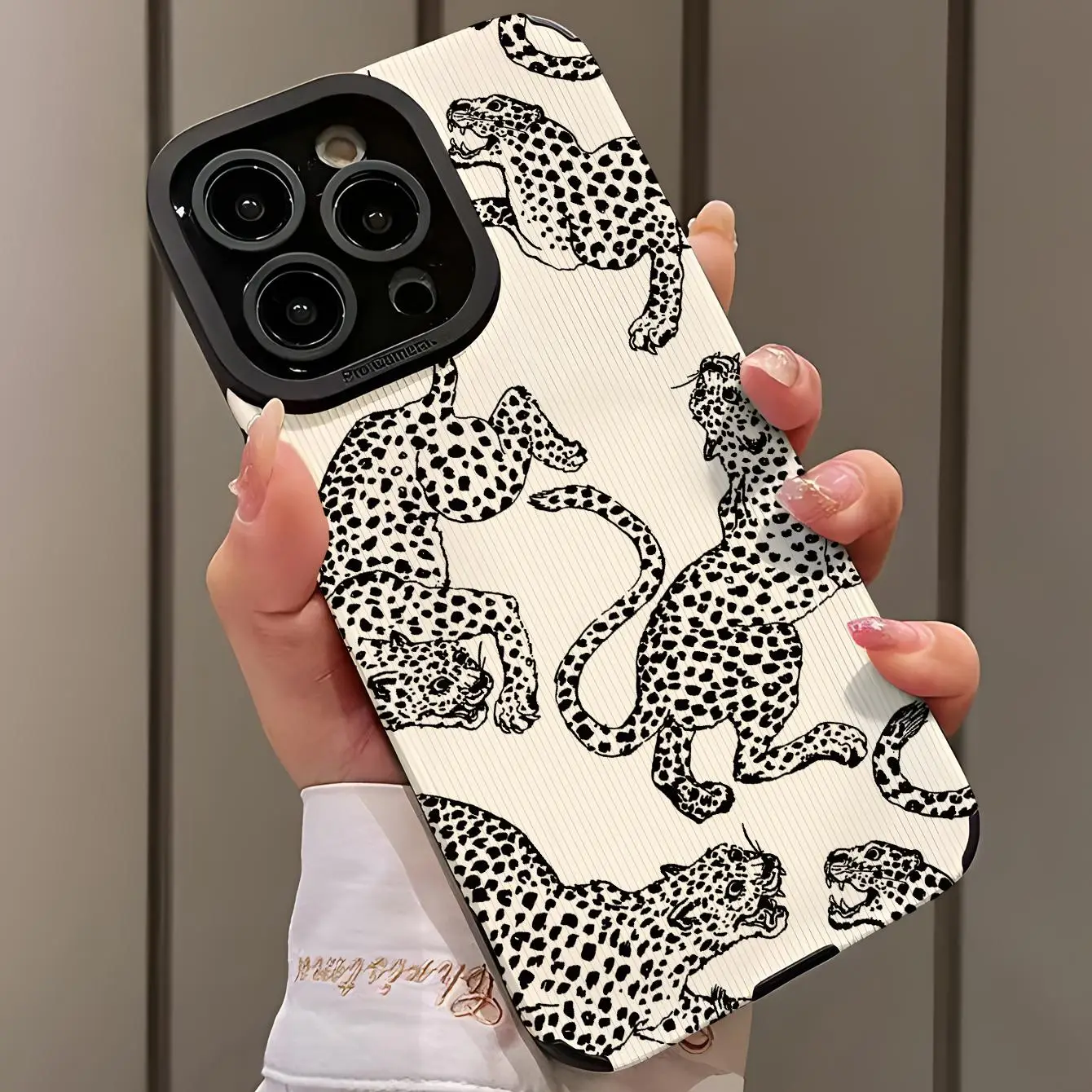 Leopard-pattern Pattern Phone Case, Anti-fall Phone Protector Cover, Shockproof Phone Protective Case Compatible with iPhone 15 14 13 12 11 Series