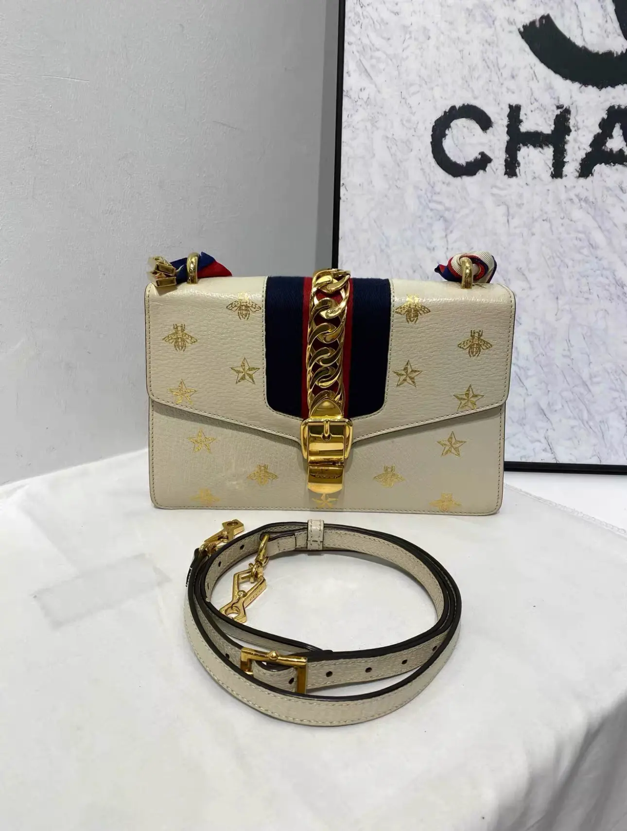 Pre-owned GUCCI Sylvie Line Shoulder Bag with Crossbody Strap, retail price $3700