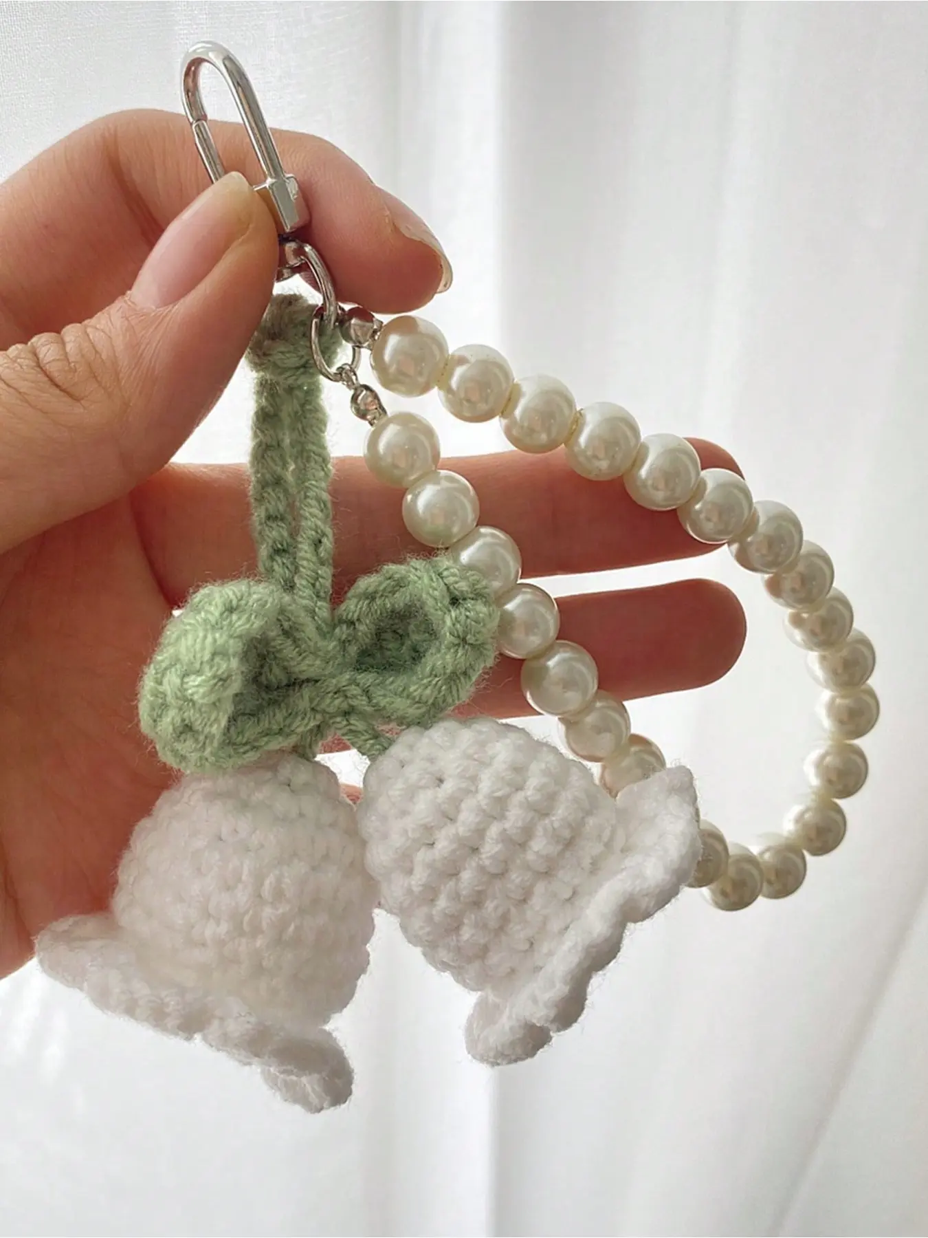 Handmade Crochet Lily Keychain with Pearl Chain, Elegant Flower Bag Charm, Perfect Gift for Birthday, Mother's Day, Party