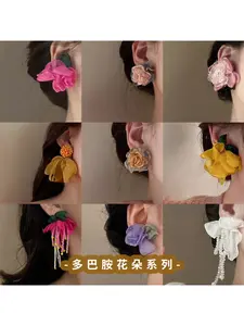 Small fresh flower series earrings, forest-style, sweet, niche and versatile stud earrings, fashionable, luxurious and high-class jewelry