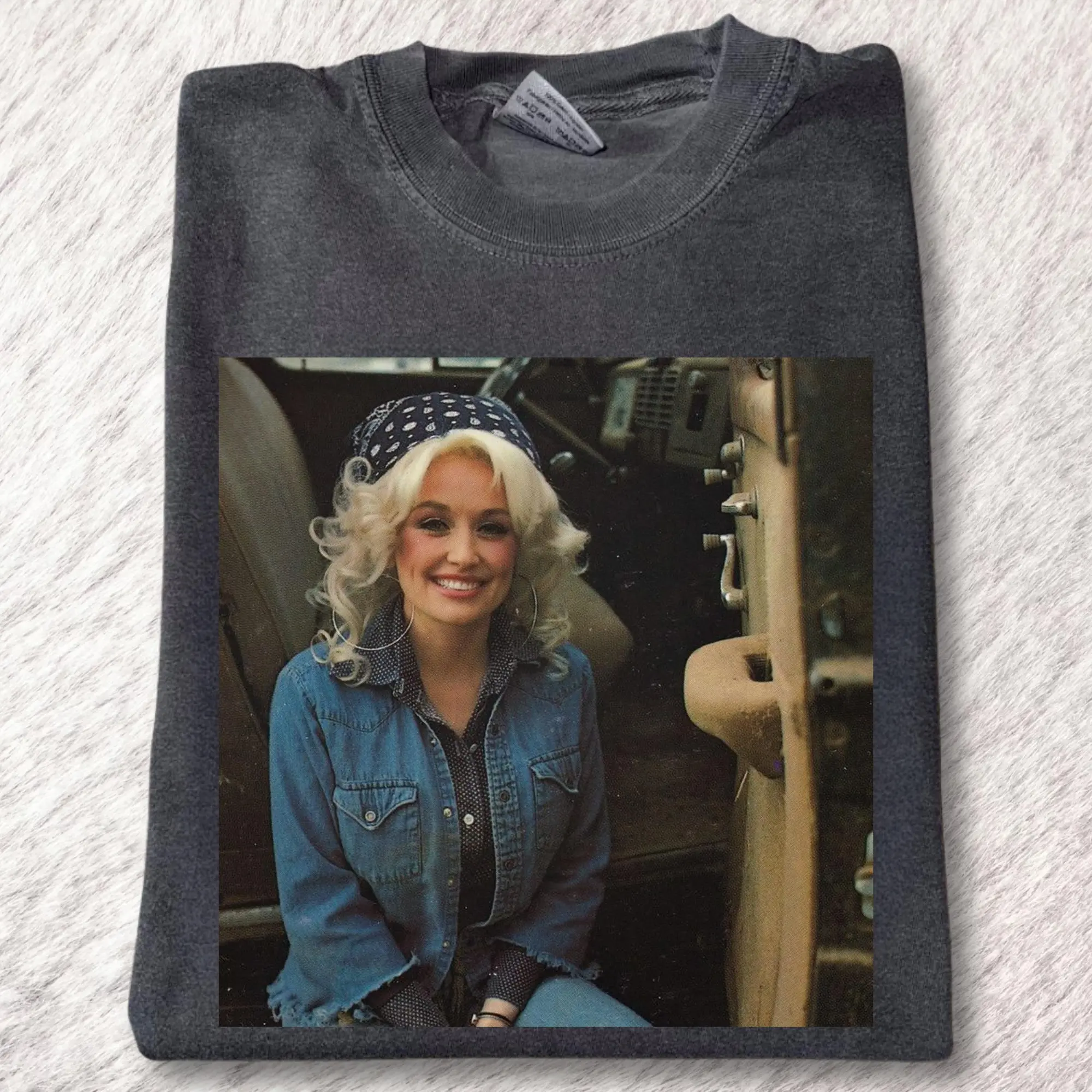Vintage Dolly Parton - You’re Good At Keeping Secrets Graphic Tee - Dolly Parton Tour Merch - 80s Country Music Shirt - Run, Rose, Run Merch Casual - Gift T-shirt - Unisex Cotton Crewneck - Top Menswear Womenswear Streetwear