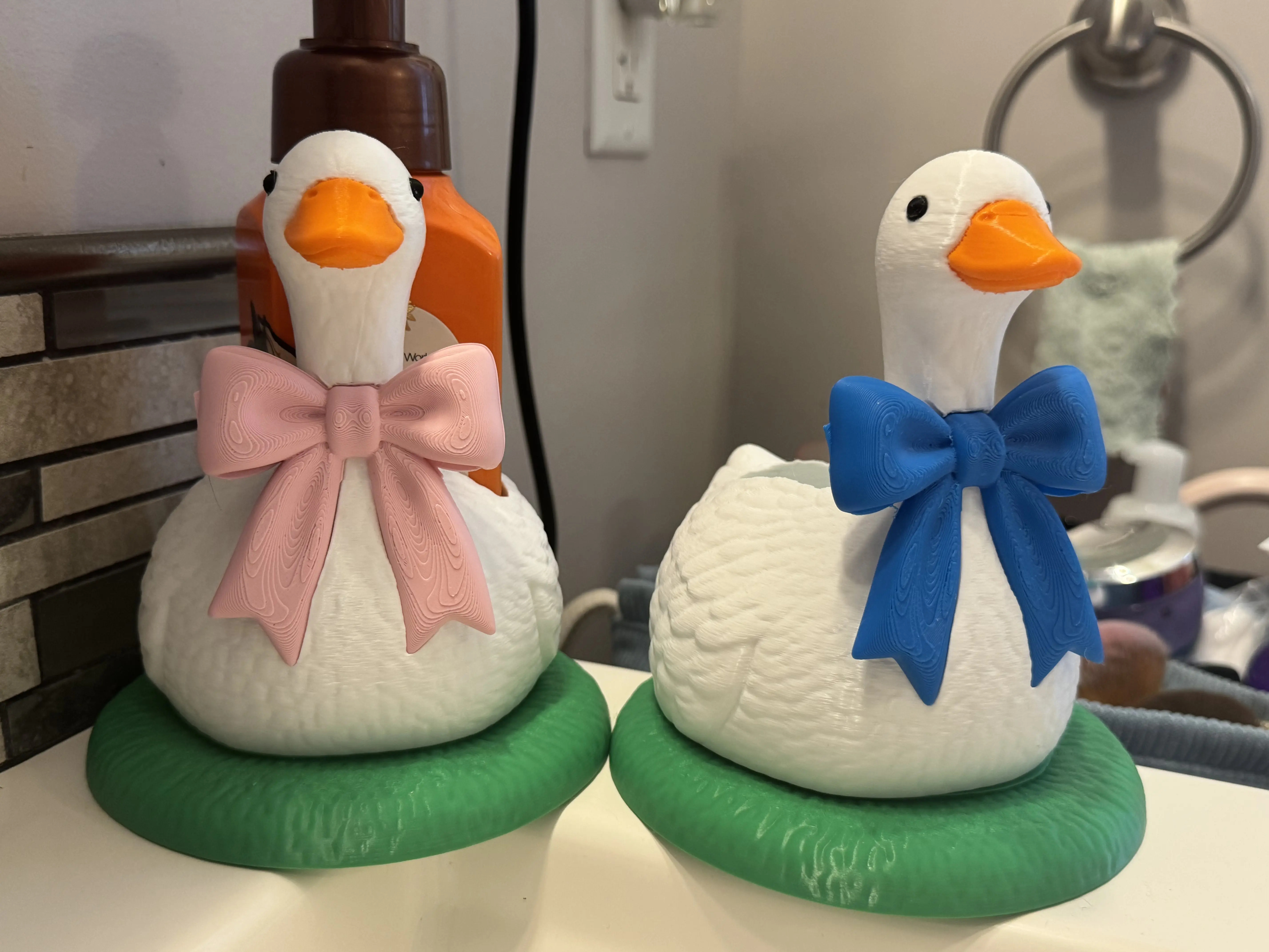 Goose Soap Holder | Bath & Body Works Goose Soap Dispenser Stand | Pink or Blue Bow | Cute Bathroom Decor | 3D Printed