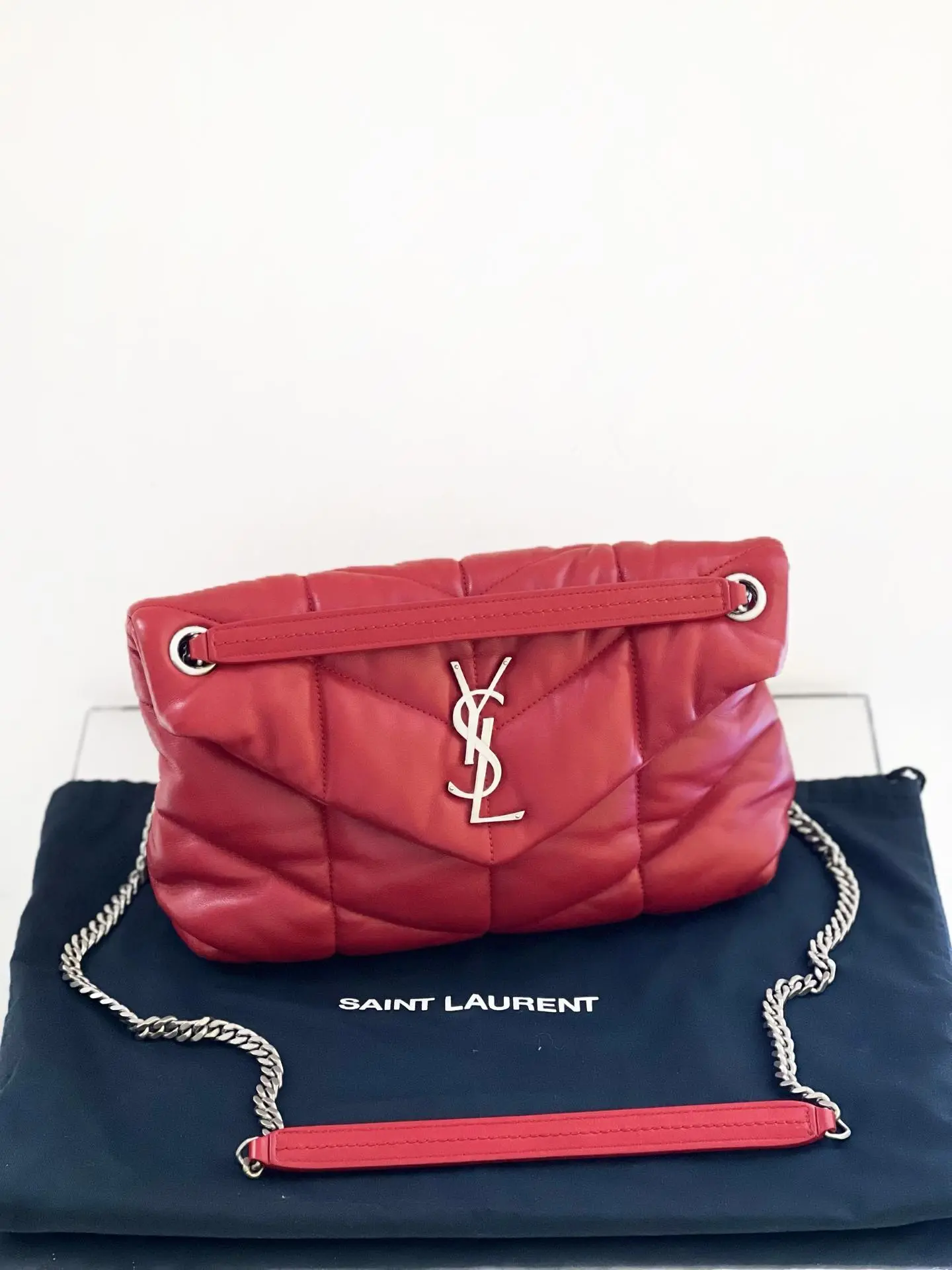 Pre-owned Leather Shoulder bags Saint Laurent Red Nappa Medium Puffer Loulou Shoulder Bag Silver Hardware, Lambskin Details, 29x17x11cm, Pristine Very Good Condition, Luxurious Feel, Includes Dust Bag, 29 X 17 X 11 Cm