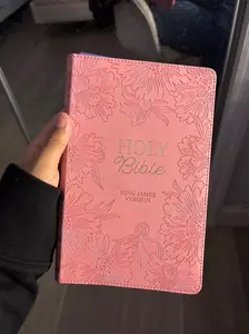 Gift Bible: Blossom Pink Floral Faux Leather, Flexible Cover Edition