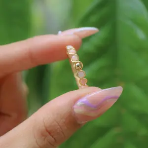 Twisted Pink Opalite Gemstone Crystal Ring, Sunstone Healing Gemstone Ring, Healing Properties Ring Pink Opalite Jewelry Gifts For Men and Women, Gifts For Her, Gemstone Crystal Jewelry Rings, Trendy Fashion Rings, Pink Opalite Gemstones, Dainty Rings