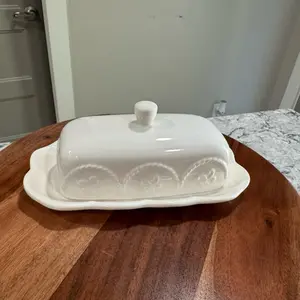 Mantequillera Marbella White Ceramic Butter Dish with Lid for Kitchen Use