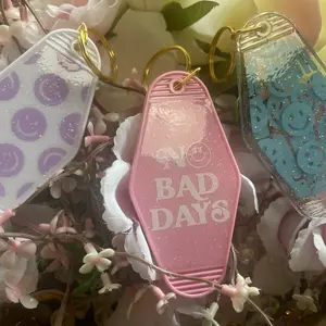 Motel keychains cured with uv resin