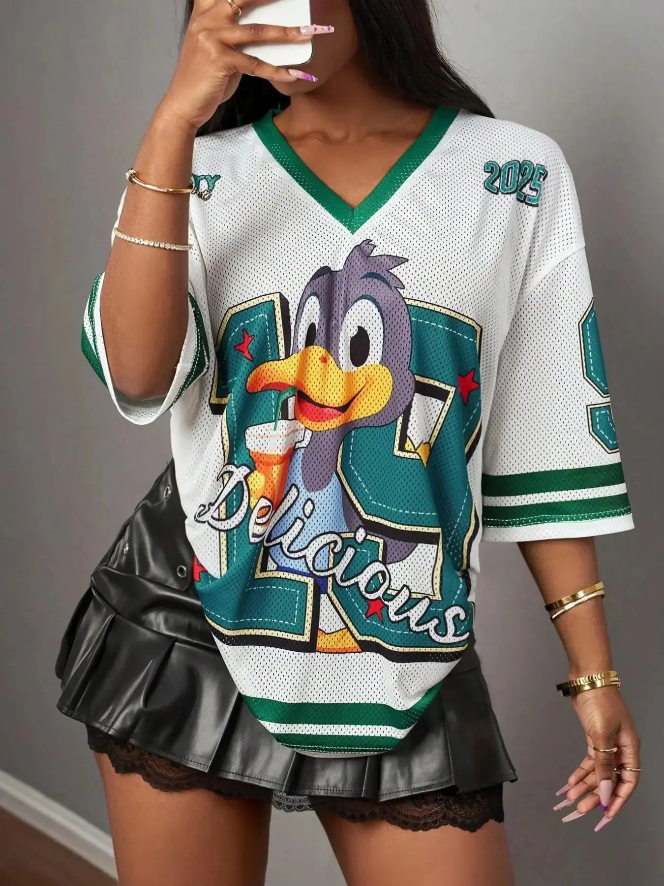 2025 Delicioso Duck Jersey - White with Green Accents, V-Neck, Short Sleeves, Casual Style, Perfect for Everyday Wear