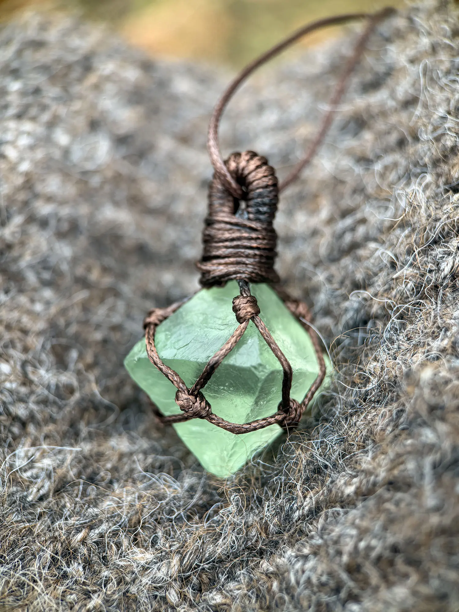 Handmade Vintage Fluorite Crystal Pendant, Natural Crystals, Natural Geometric Healing Stone, Retro Clothing Accessory, Valentine's Day Gift, Daily Wear, Pendant Necklace, Crystal Jewelry Gift, Crystal Jewellery
