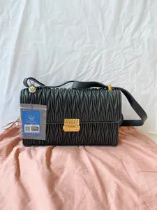 Pre-owned miumiu Miu Miu Matelassé Nappa Leather Crossbody/Shoulder Bag with Engraved Logo Clasp & Adjustable Strap