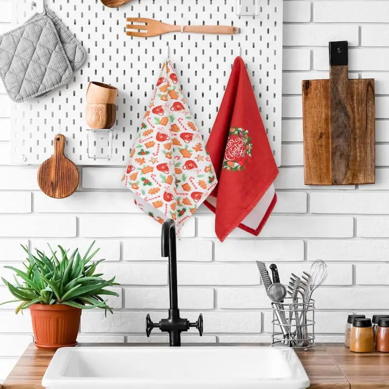 Northlight 36231571 26 x 16 in. Merry Christmas Kitchen Tea Towel, Multi Color - Set of 2
