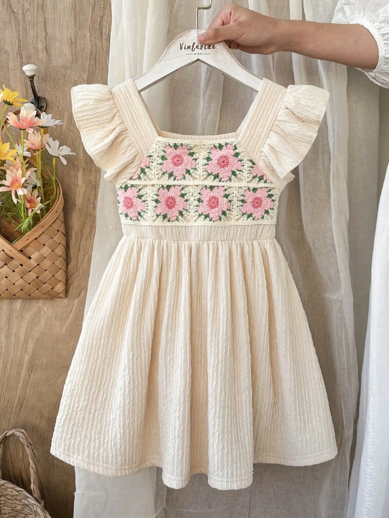 Girls' Cute Dress with Embroidery, Loose-Fitting Sleeveless Design, Perfect for Spring/summer & Daily Wear