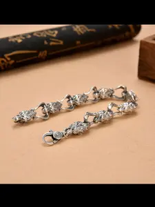 New Wolf Walks Under Men's Bracelet Vintage Creative Design Heavy-Duty Bracelet, Stylish Accessory for Everyday Wear