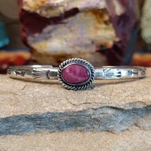 Oval Purple Spiny Oyster Shell Cuff by Akee Douglas GJ-BRC-0134