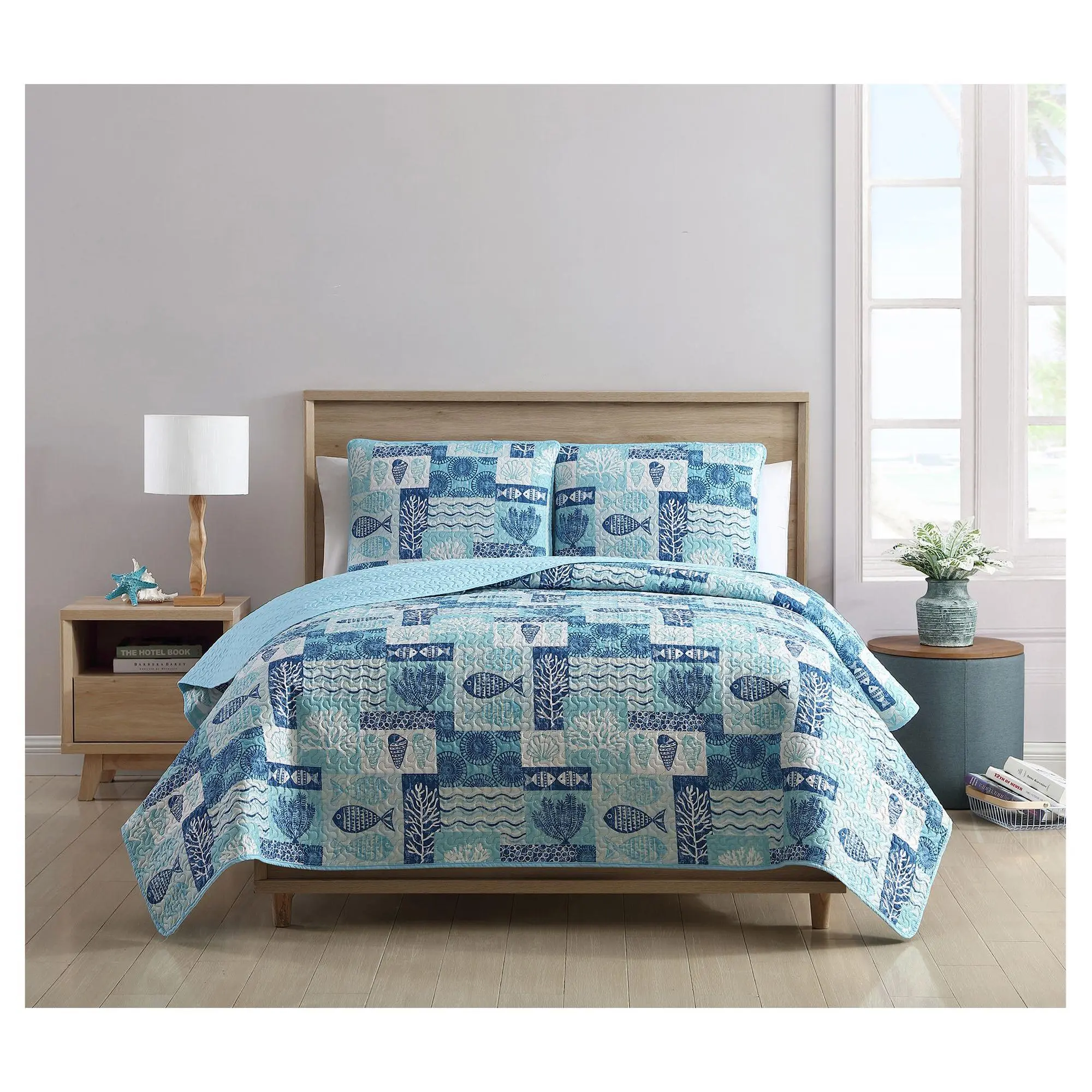 VCNY Home Patchwork Sea Life Reversible Quilt St- Full/ Queen