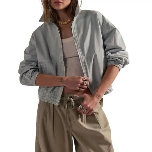 Chouyatou Women Y2K Lightweight Cropped Denim Trucker Jacket Cute Patchwork Oversized Short Crop Jean Shacket Solid Color Long Sleeve Zipper Closure Bomber Coat