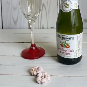 Organic Rose Pedal and Orange Champagne Mimosa Bombs - Delicate Floral Design for Aromatic Delight