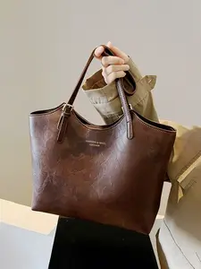 Minimally textured soft leather single shoulder tote bag is fashionable, casual, and versatile. It is suitable for daily use with outdoor commuting and other scenarios. Casual Commuter Bag