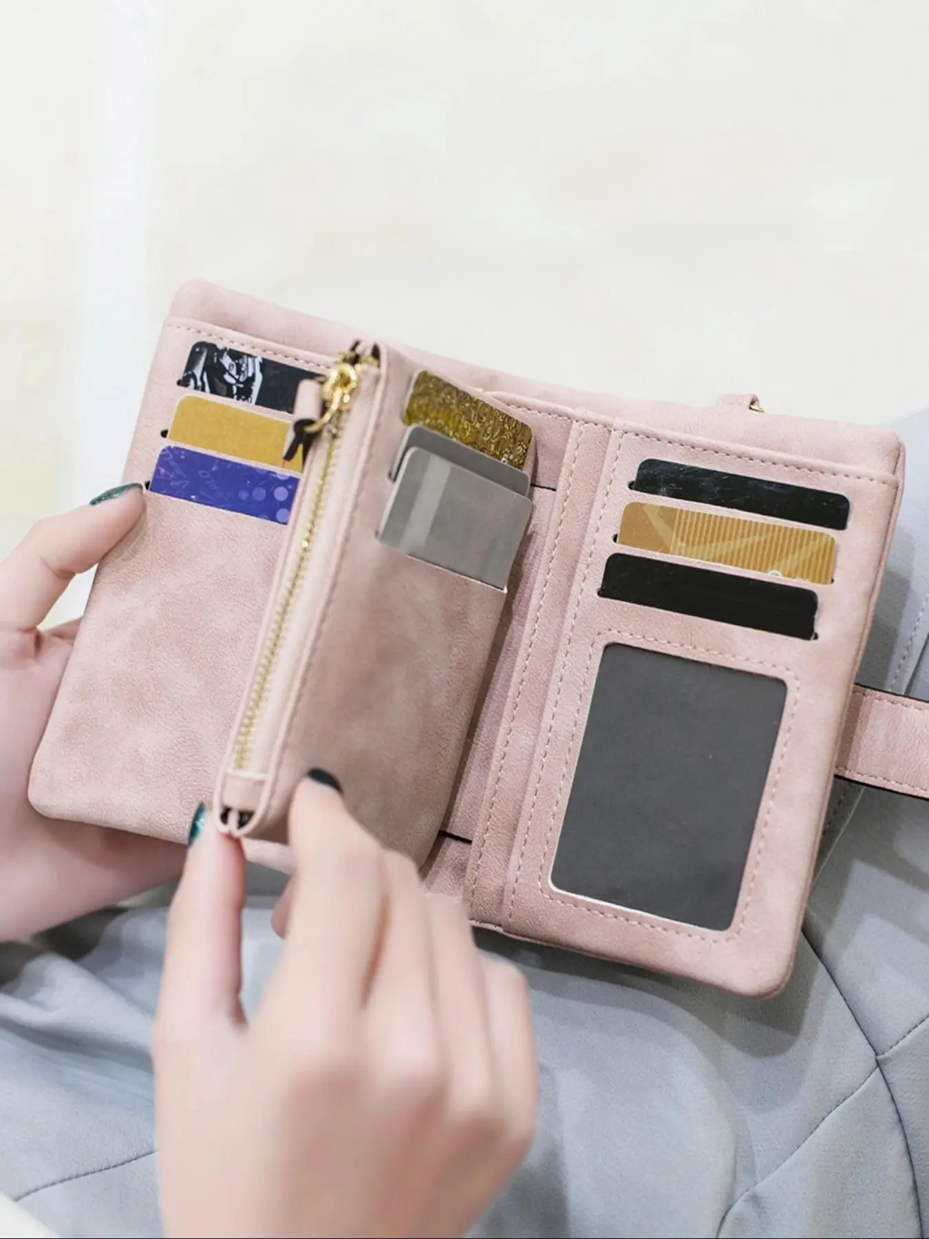 Women's Elegant Short Wallet, Vintage Clutch Coin Purse with Card Slots & Id Window & Zipper Pocket, Casual Trendy Versatile High-quality Daily Wallet