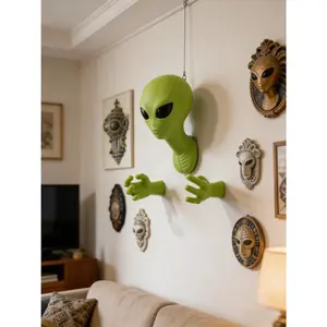 Green Alien Wall Sculpturet Latex Material 3D Alien Sculpture Head and Hand Small Statue Wall Hanging Area 51 Sci-Fi Decorative Collectible Hanging Ornament