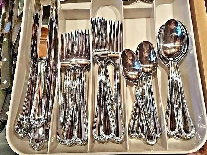 40 Piece Stainless Steel Flatware Silverware Cutlery Set 40 Piece Stainless Steel Flatware Silverware Cutlery Set