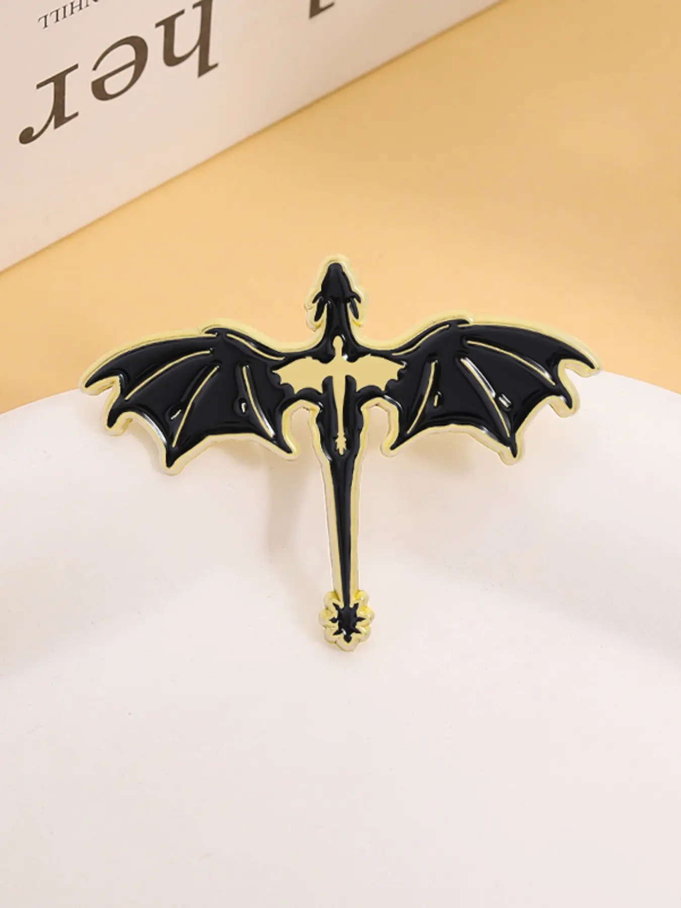 Dark Gothic Style Unique Design Dragon Enamel Pin, Alloy Brooch Pin, Durable Metal Pins, Large Winged Dragon Brooch, Backpack Lapel Badge Jewelry Accessory Gift for Friends, Durable