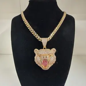 Cubanlink 8mm ,22 inch long, bear pendant