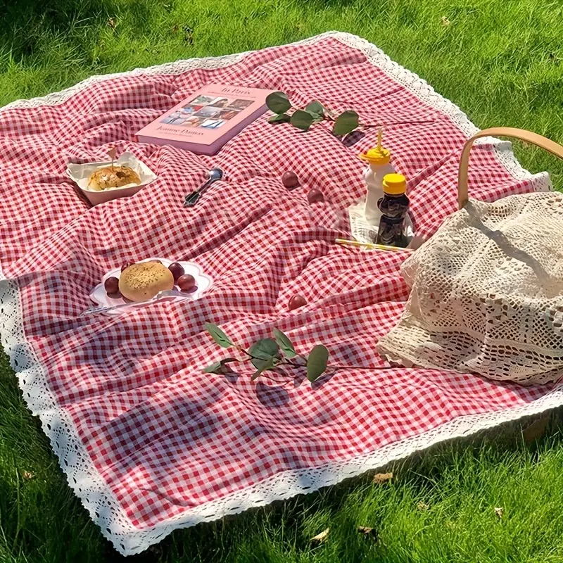 Red and white checkered lace picnic mat, Picnic Rug – a waterproof, portable, multifunctional Outdoor Picnic Blanket suitable for camping, beach outings,  | Picnic accessories and travel/holiday gifts (not for direct food contact).
