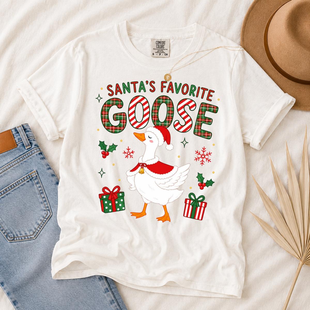 Santa’s Favorite Goose Shirt Comfort Colors Christmas Graphic Tee Ivory Plaid Holiday Duck Cute Presents Festive Oversized Aesthetic Women Casual Tops – Pre-Comfort.US