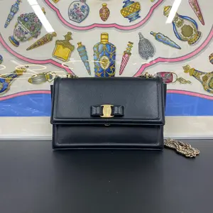 Pre-owned SALVATORE FERRAGAMO Leather Shoulder Bags 7.8'' R1799 Shoulder Bag C18379402785 0315 T1 Chloe