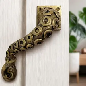 Octopus Door Handle – Heavy Duty Tentacle Design Pull in Bronze Finish, Ergonomic & Durable Polyresin Handle with Screws for Doors & Drawers (6.49" x 1.4" x 2.13")