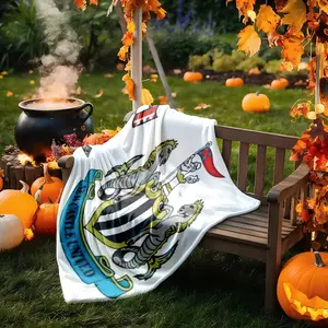 1 piece Comparison of the crests of Southampton and Newcastle United in the Premier League themed flannel blanket - Modern design flannel blanket, suitable for sofas and beds, all-season use, super soft and comfortable, digital printing, 100%
