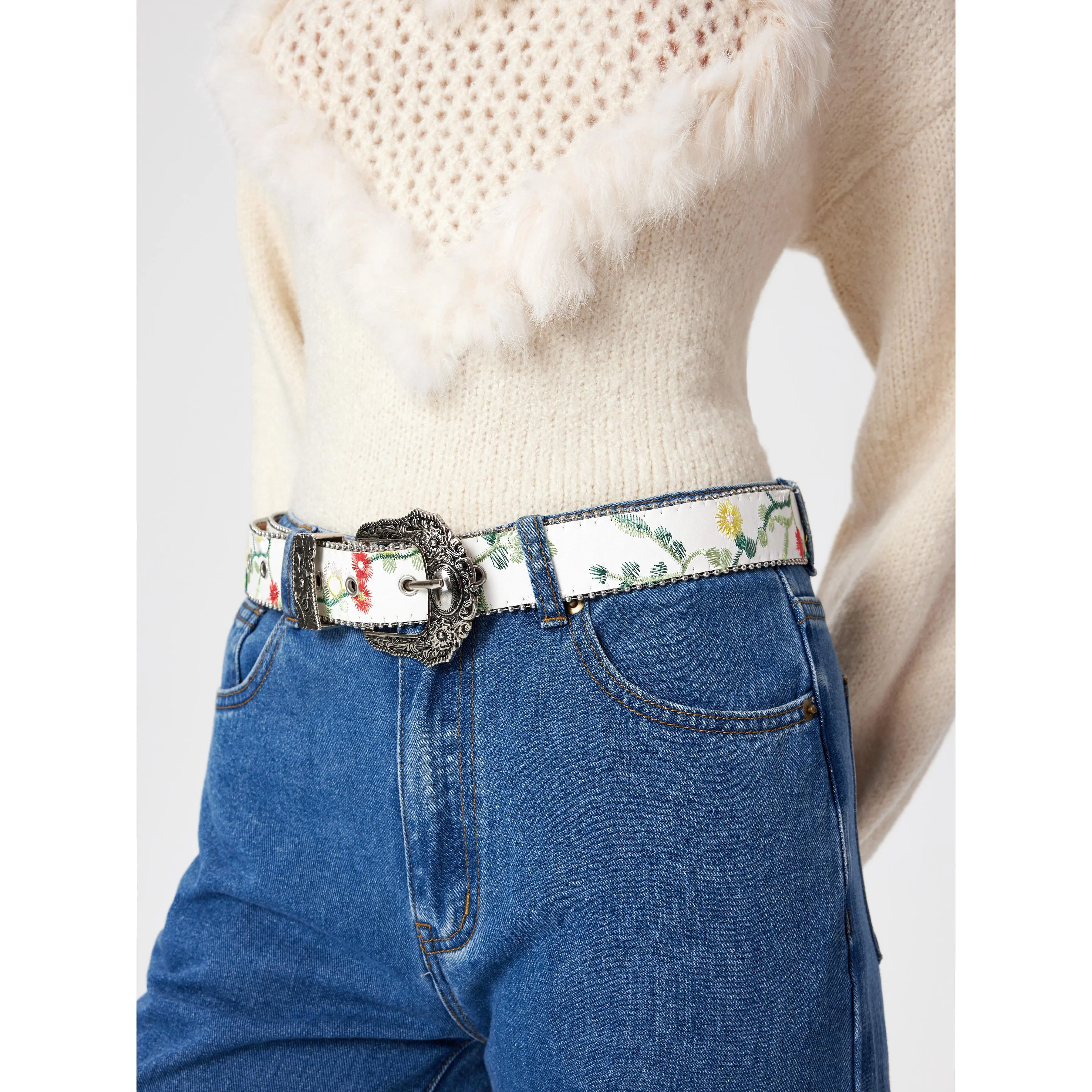 Cider [3 colors, size One Size-One Size] Vintage Flower Embroidery Buckle Belt