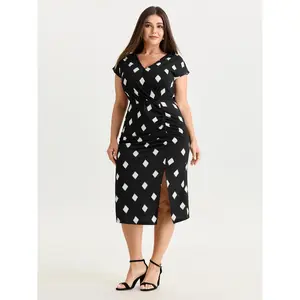 BLOOMCHIC Plus Size Stretchy Geometric Print Wrap Midi Dress [M-6X]2026 Summer Vibes Swimweek