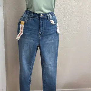 Skinny Jeans - Classic Fit, Mid-Waist, Regular Leg, Blue Denim, Comfortable & Durable, Perfect for Everyday Wear