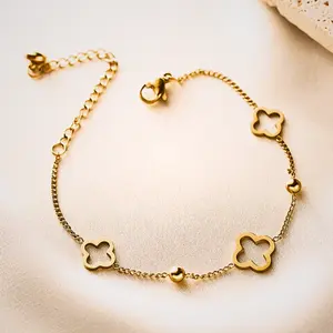 Elegant Four-Leaf Clover Bracelet – 18K Gold Plated Stainless Steel Jewelry for Women