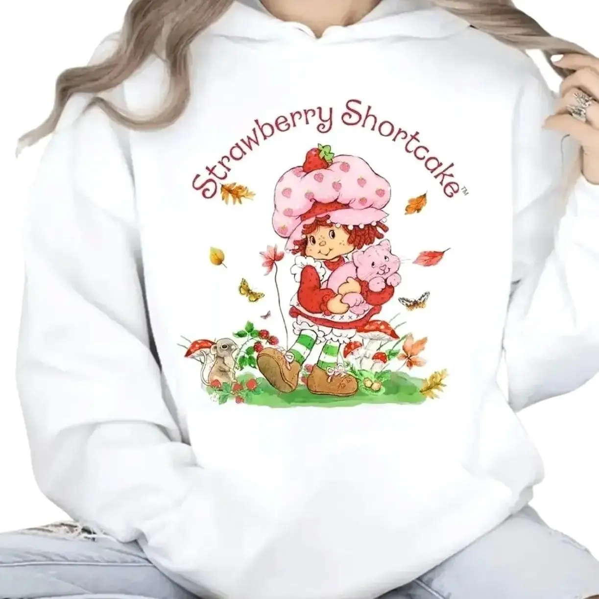 Cute Retro Strawberry Autumn Besties Hoodie Berry Sweet Cartoon Pullover Hoodie Cozy Fall Graphic Sweatshirt Women & Men Gift for Strawberry Lovers