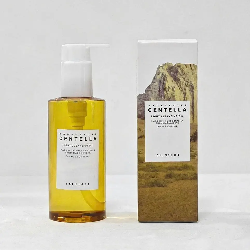 SKIN1004 Madagascar Centella Light Cleansing Oil 200ml, Gentle 0.0% Alcohol Face Makeup Remover, Calming & Nourishing Daily Cleanser for Sensitive Skin Moisturizer Hydrating, Cleanse Face Makeup Remover, Centella Water Based Face Makeup Remover Lightweigh