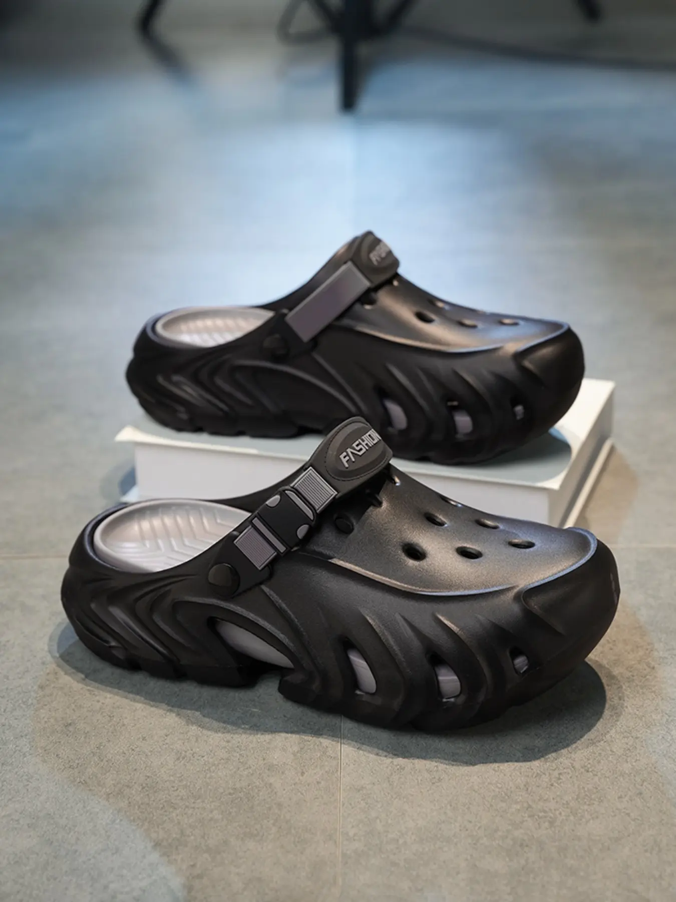Men's Outdoor Sports Spring Summer New Hole Shoes Coconut Shoe Slippers Height Increasing Fashion Trend Thick Sole Anti-Slip Wear-Resistant Walking Shoes Footwear