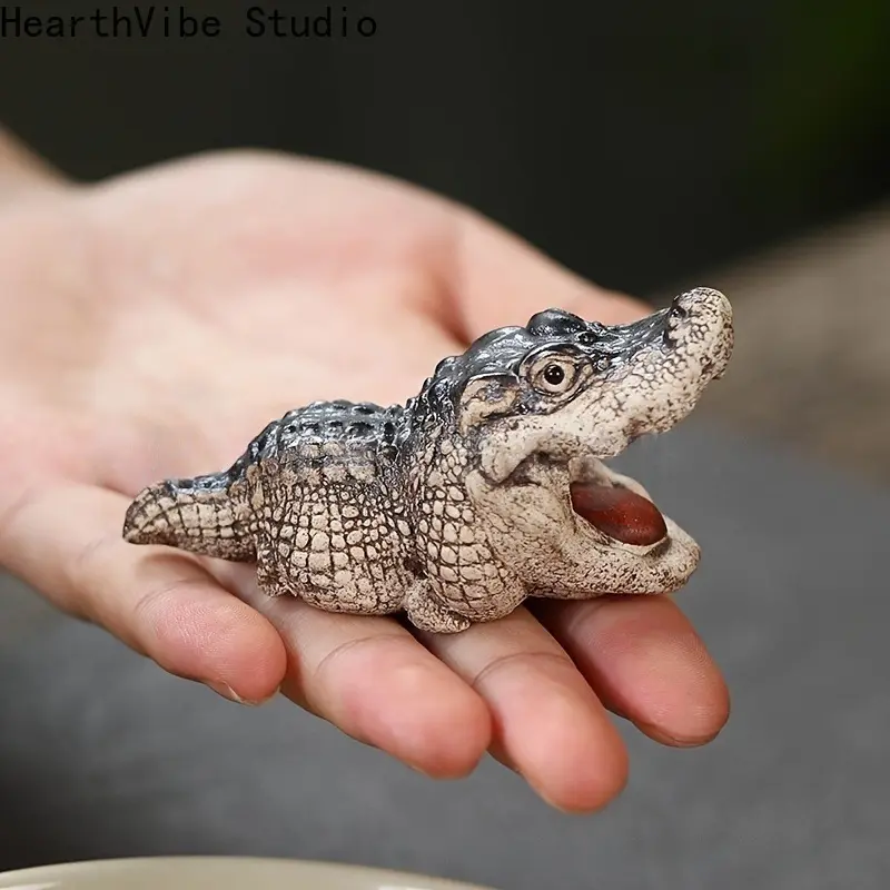 Miniature Crocodile Tea Pet Resin Figurine - Collectible Miniature Croc Pattern Animal Decorative Artificial Resin Figurine, Cute Desktop Home Ornament, Handmade Gift, Collectible Figurines, Miniature Figurines