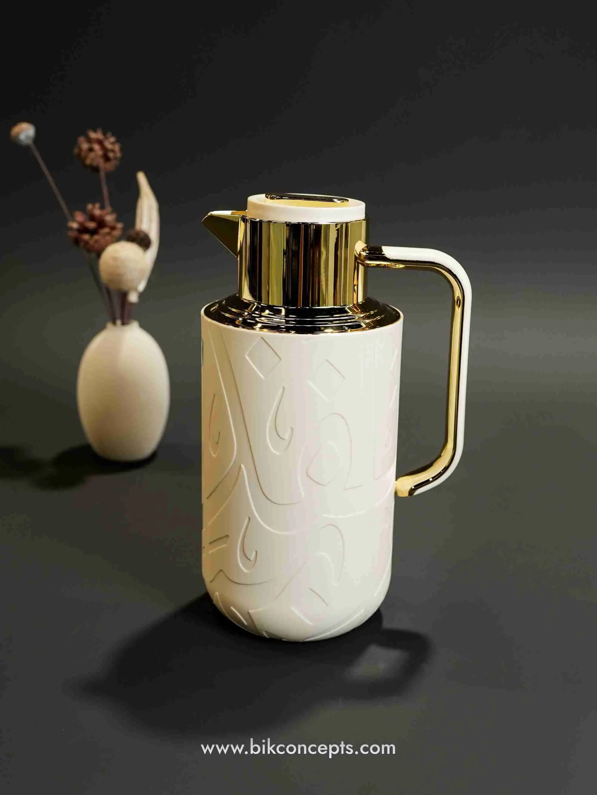 Cream & Gold Thermos – 1L Insulated Calligraphy Thermal Flask