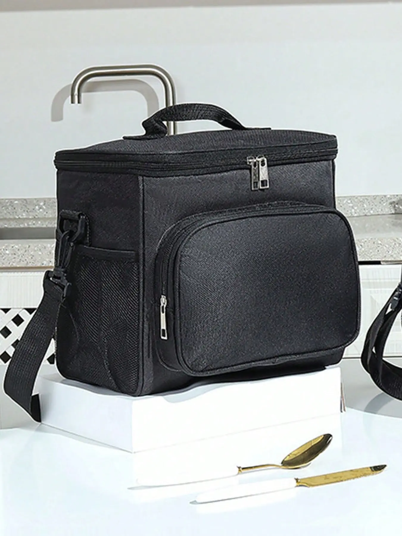 Large Capacity Insulated Durable Lunch Bag with Shoulder Strap and Ice Pack, Dual Layer Food Container, Unisex, Ideal for Work Office School Gym Fishing, Lunch Insulation Bag