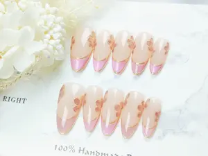 Pink gold floral French-style handmade press-on nails; bare translucent base color with cherry blossom gold foil; medium almond nail shape; removable and reusable nail tips.，press on  nail，False nailss，cat eye nails