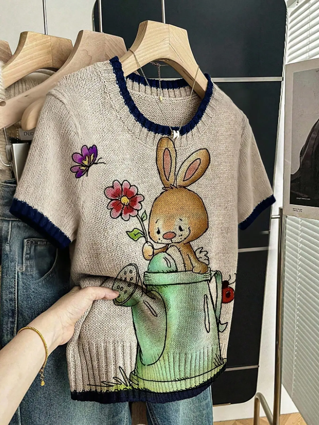 Women's Simple Fairy Tale Rabbit Flower Print Knit Sweater, Round Neck Short Sleeve, Casual Breathable Top for Spring Summer Fall