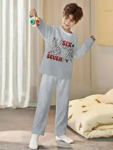 Christmas Skeleton Hand! Boys' Digital Printed Long-Sleeve Pajamas and Long Pants 2-Piece Set for Holiday Commemoration on Gray Background, Made of Flame-Retardant Fabric. This stylish, trendy, casual, comfortable and soft pajama set is suitable for sleep