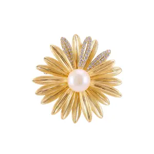 Luxury Vintage Freshwater Pearl Sunflower Brooch for Women Gold Plated Lapel Pin for Blazer Suit Wedding Party Accessories