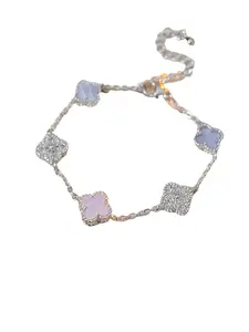 A four-leaf flower fashion bracelet, simple and fashionable Japanese and Korean style, suitable for daily life and parties