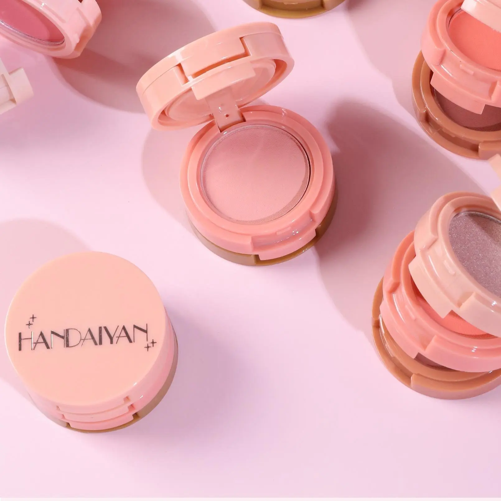 Three Color Matte Highlighter Powder Palette, Lightweight Buildable Coverage, Soft Focus Finish for Pores & Skin Texture, Face Highlight and Contour Set for Daily Makeup, Work, Parties