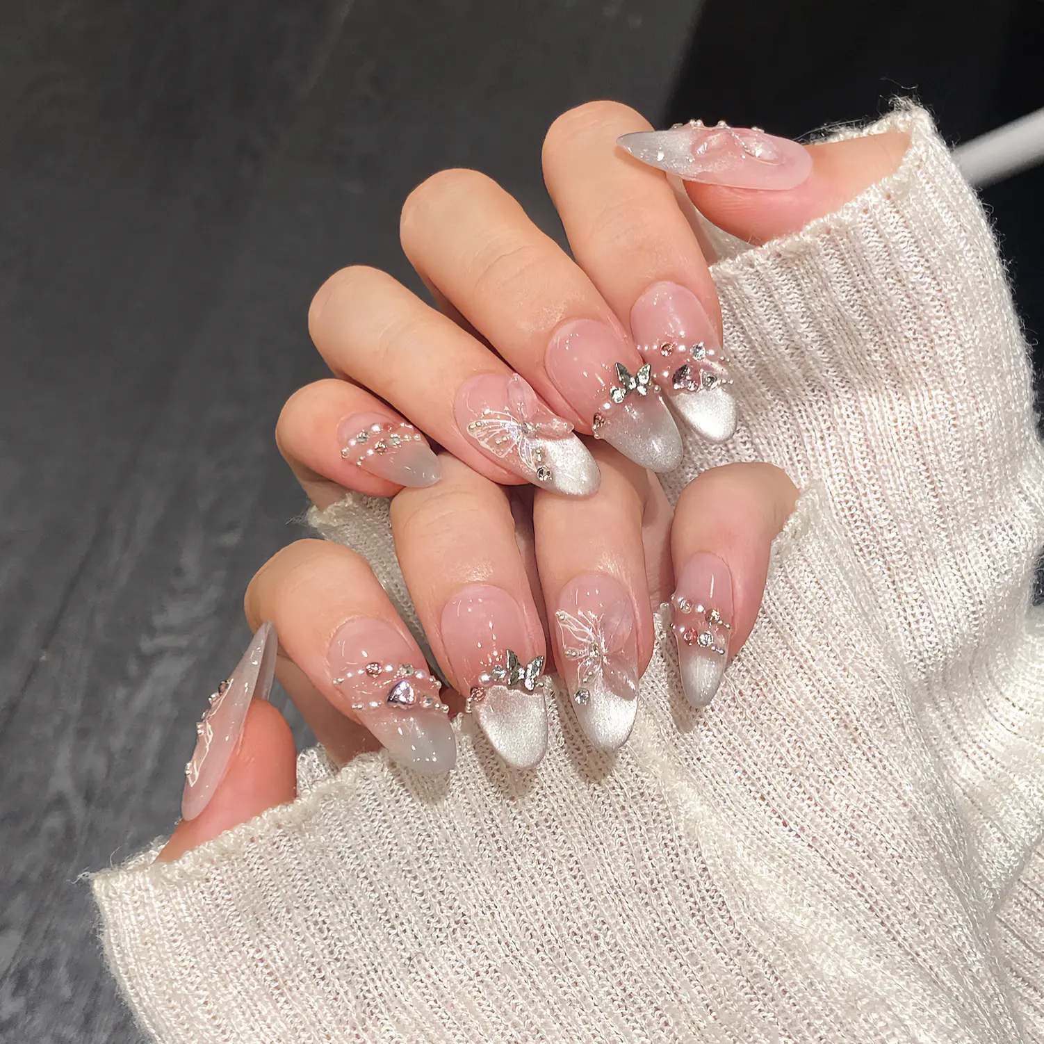 Handmade Press on Nails Set - Hand-Painted Color-Blocked Butterfly, Zircon Chain, Shimmering Gradient Halo Details, Detachable Reusable Push-Button Artificial Fingers, Acrylic Plastic Nail Stickers & Accessories, Nails Acrylic Press On